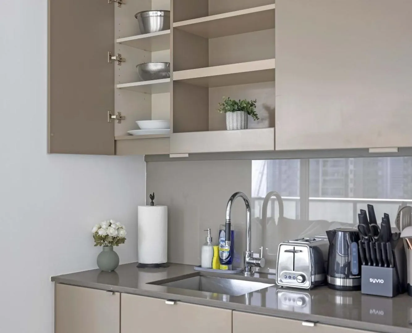 Sunlit Corner Suite Top Location Free Parking Τορόντο Καναδάς