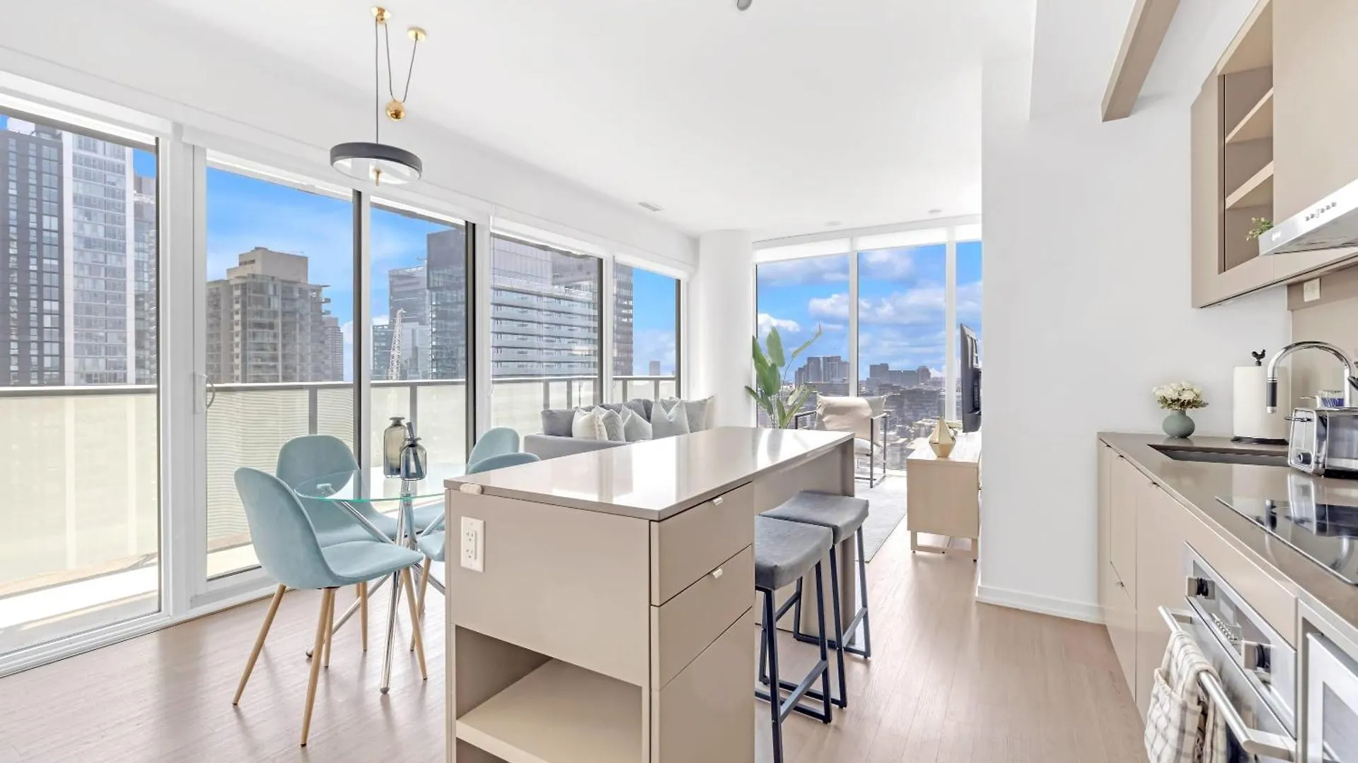 Διαμέρισμα Sunlit Corner Suite Top Location Free Parking Τορόντο