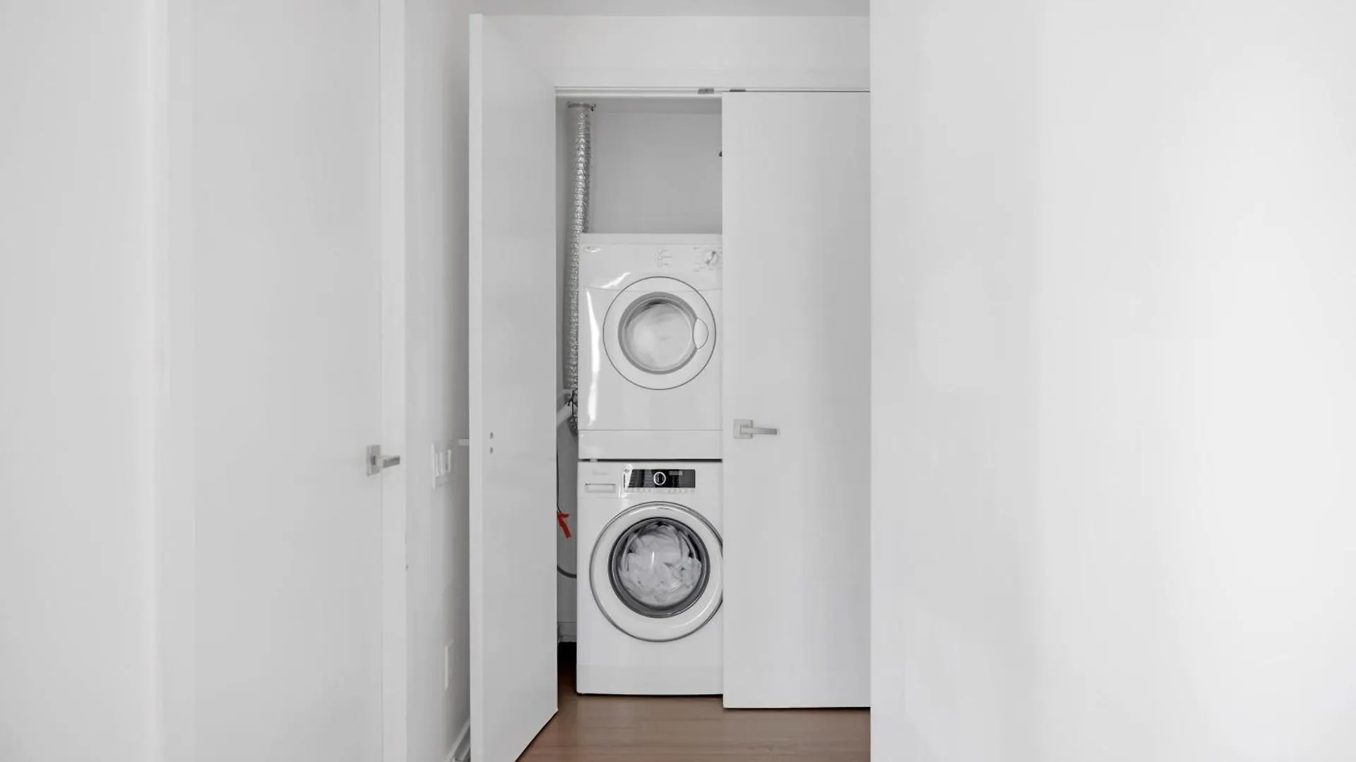 Διαμέρισμα Sunlit Corner Suite Top Location Free Parking Τορόντο