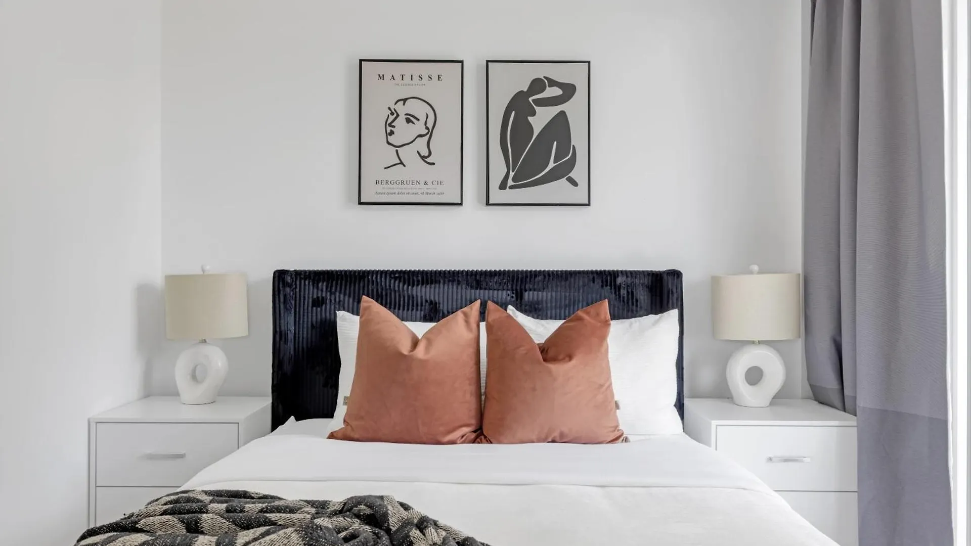 Sunlit Corner Suite Top Location Free Parking Τορόντο