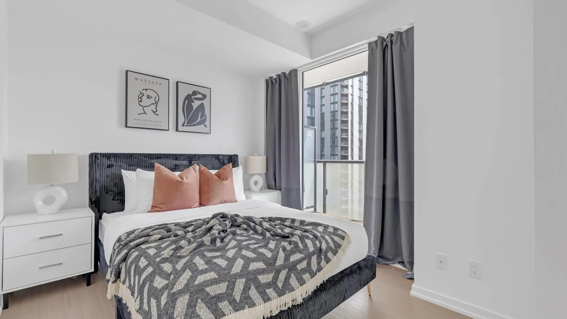 Sunlit Corner Suite Top Location Free Parking Τορόντο Καναδάς